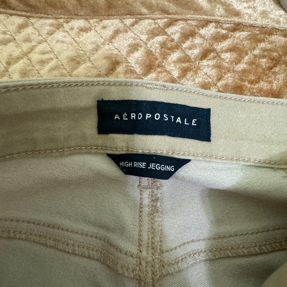 American Eagle women’s Khakis - Picture 3 of 5